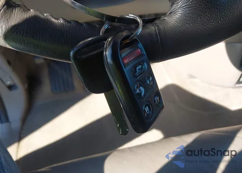 2010 Honda Odyssey Touring z USA, uszkodzony, nr VIN 5FNRL3H99AB012136